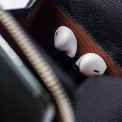 MOSZ Telefoontasje Quilted Black Brushed Silver -Stijlvolle Tassen 5 28