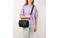 Cowboysbag Saskia Weerstand X Crossbody Bag Kopenhagen Olive -Stijlvolle Tassen cowboysbag 3248 kopenhagen crossbodybag black 2 682 1 1 1