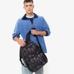 Eastpak Out Of Office Rugzak The Simpsons Black -Stijlvolle Tassen ek000767 7a1 alt004 uc222087 mhigh