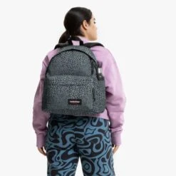 Eastpak Day Pak'r Rugzak Funky Cheetah -Stijlvolle Tassen ek0a5bg4 4e3 alt001 uc250614 mhigh