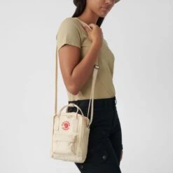 Fjallraven Fjällräven Kanken Sling Shoulderbag Light Oak -Stijlvolle Tassen kanken sling 23797 115 g detail fjr
