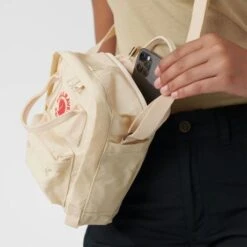 Fjallraven Fjällräven Kanken Sling Shoulderbag Light Oak -Stijlvolle Tassen kanken sling 23797 115 i detail fjr
