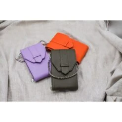 MOSZ Telefoontasje Vegan Dark Taupe Silver -Stijlvolle Tassen sfeer mosz 007 2